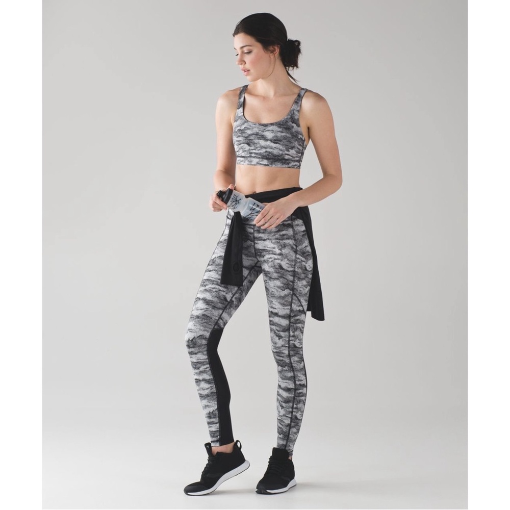 Lululemon Speed Tight V Power Luxtreme Hazy Days Black White / Black Sz 8